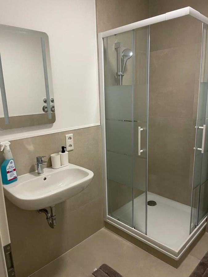 Monteurzimmer Mit Zwei Einzelnen Betten In Einer 3Zi Wohnung Mit Kueche Und Bad Osnabrueck Exterior photo