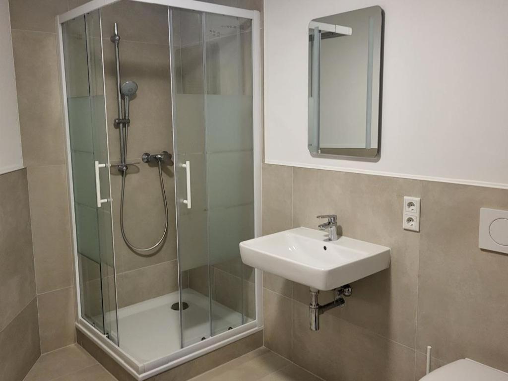 Monteurzimmer Mit Zwei Einzelnen Betten In Einer 3Zi Wohnung Mit Kueche Und Bad Osnabrueck Exterior photo